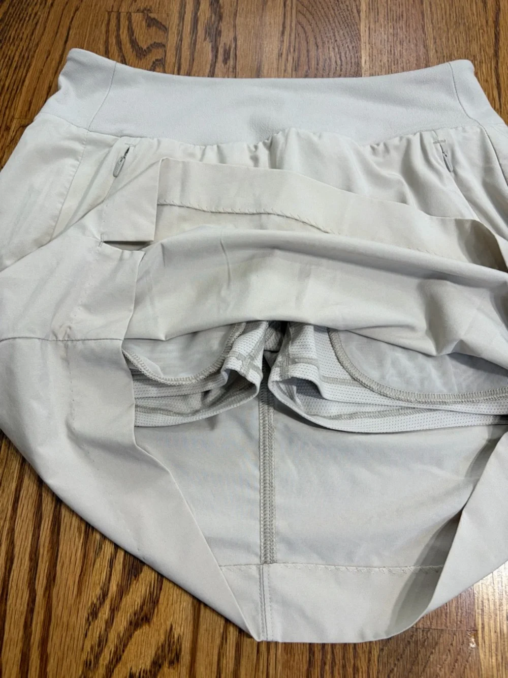 Athleta Soho Skort - Wrinkle-resistant Stretchy fabric in a tailored fit - Picture 4 of 6